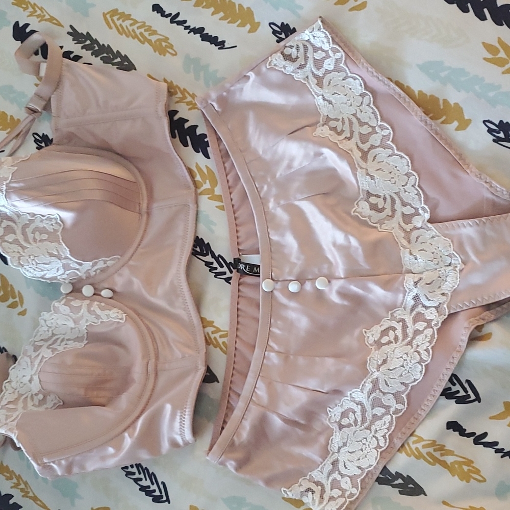 Adore Me bra and matching boy short panty